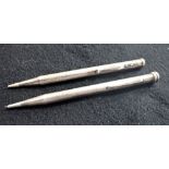 A STERLING SILVER PROPELLING PENCIL, together with one other rolled silver propelling pencil (2)