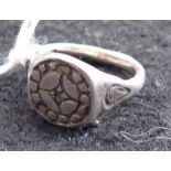 A BYZANTINE WHITE METAL RING decorated with a stylised compartmental cross, size M.