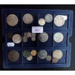 A TRAY OF MIXED BRITISH AND WORLD COINS