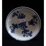 A CHINESE EXPORT CHRYSANTHEMUM PLATE