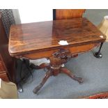 A VICTORIAN ROSEWOOD CARD TABLE, THIRD QUARTER 19TH CENTURY