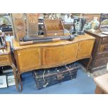 A REPRODUCTION FIGURED WALNUT AND CROSSBANDED DINING SUITE