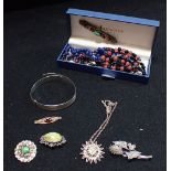 A COLLECTION OF JEWELLERY