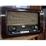 A VINTAGE BUSH RADIO