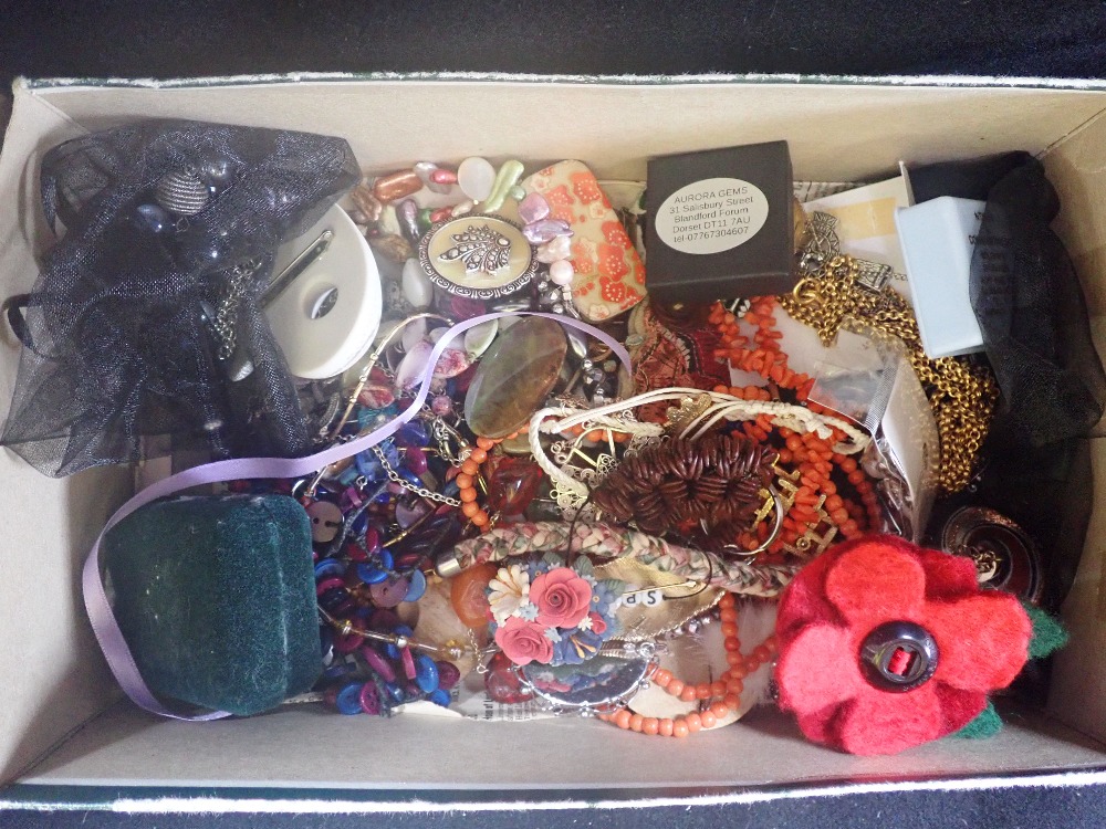 A COLLECTION OF COSTUME JEWELLERY, to include a coral necklace