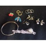 A COLLECTION OF JEWELLERY, to include a silver "CZ" bangle