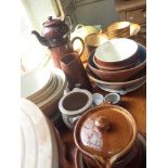 A COLLECTION OF KITCHEN POTTERY