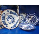 A PAIR OF CHINESE EXPORT BLUE AND WHITE BOWLS and similar ceramics (4)