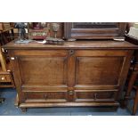 AN EARLY 18TH CENTURY OAK MULE CHEST, 109cm wide