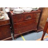 A REPRODUCTION AMERICAN FEDERAL STYLE CHEST OF DRAWERS, 95cm wide