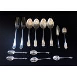 A COLLECTION OF SILVER FLATWEAR, approx 15.7 oz