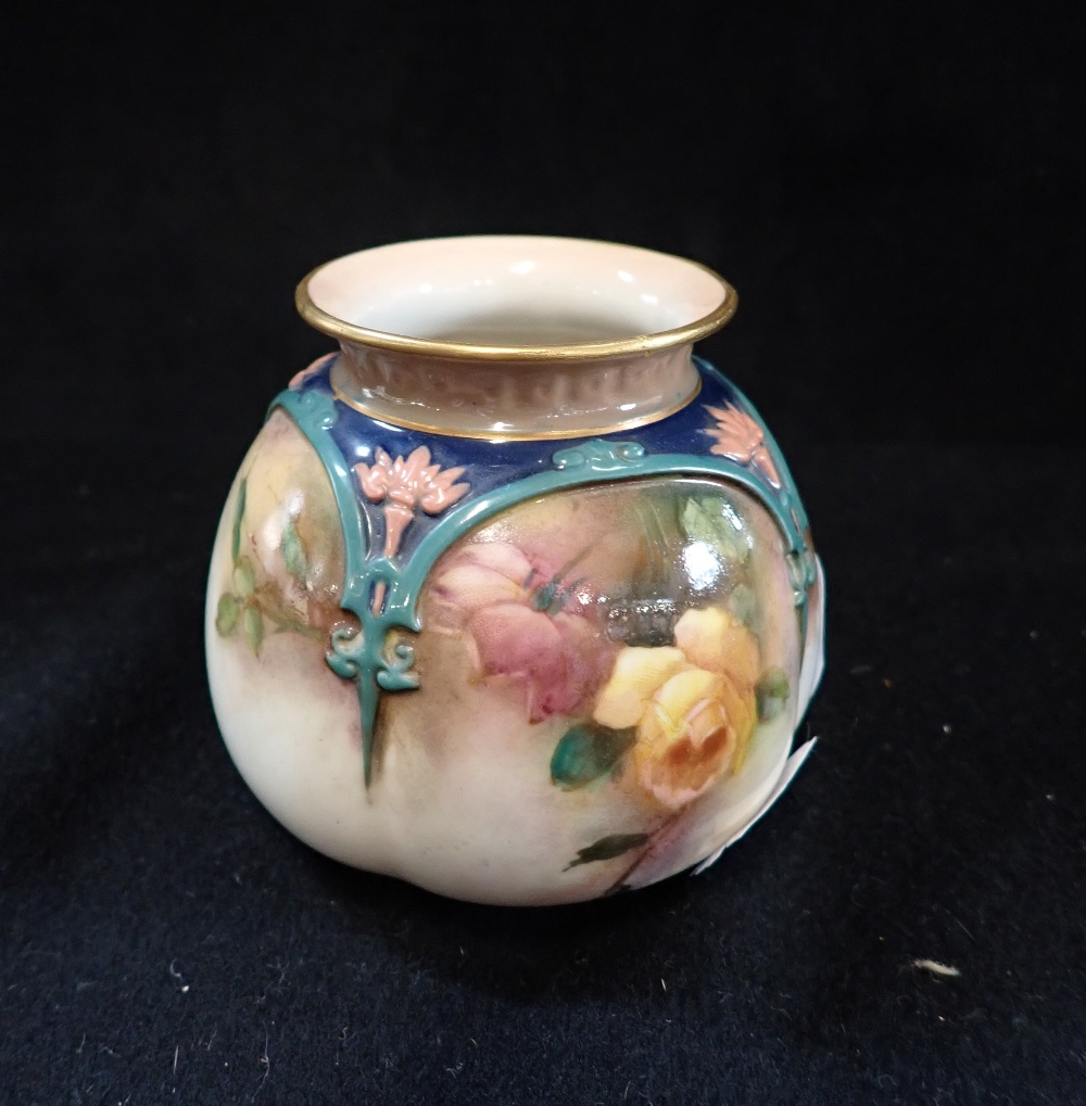 A ROYAL WORCESTER 'HADLEY WARE' POT, 8cm high