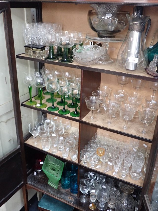 A COLLECTION OF GLASSWARE