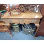 A QUEEN ANNE STYLE OAK SIDE TABLE, fitted a single drawer on cabriole legs, 75cm wide