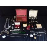A COLLECTION OF JEWELLERY a set of silver coffee bean spoons and sundries