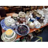 A LARGE COLLECTION OF CERAMICS