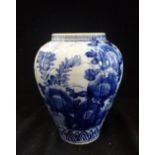 AN ORIENTAL BLUE AND WHITE VASE with hand painted decoration, 18cm high