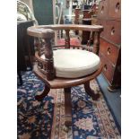 AN EDWARDIAN OAK SWIVEL DESK CHAIR