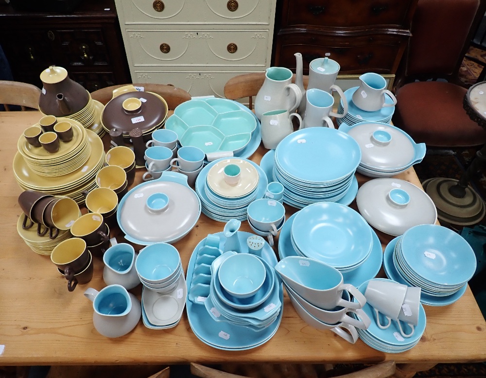 A LARGE COLLECTION OF POOLE POTTERY DINNER AND TEA WARE