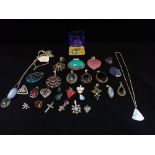 A COLLECTION OF SILVER JEWELLERY