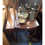 A 19TH CENTURY MAHOGANY PEMBROKE TABLE