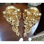 A PAIR OF DEEPLY CARVED 19TH CENTURY FLORENTINE GILTWOOD WALL BRACKETS
