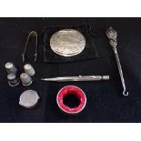 A COLLECTION OF SILVER AND PLATED ITEMS