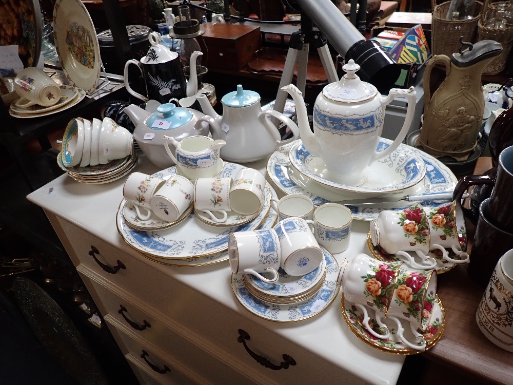 A COLLECTION OF COALPORT REVELRY DINNER WARES