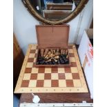 A TURNED WOODEN CHESS SET