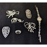 A COLLECTION OF SILVER AND MARCASITE JEWELLERY