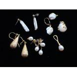 A PAIR OF CULTURED PEARL DROP EARRINGS