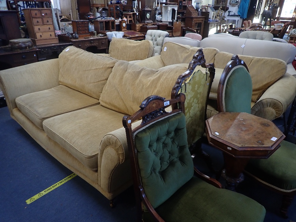 A TRADITIONAL STYLE FOUR PIECE SITTING ROOM SUITE