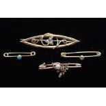 A 9CT GOLD OPENWORK BAR BROOCH