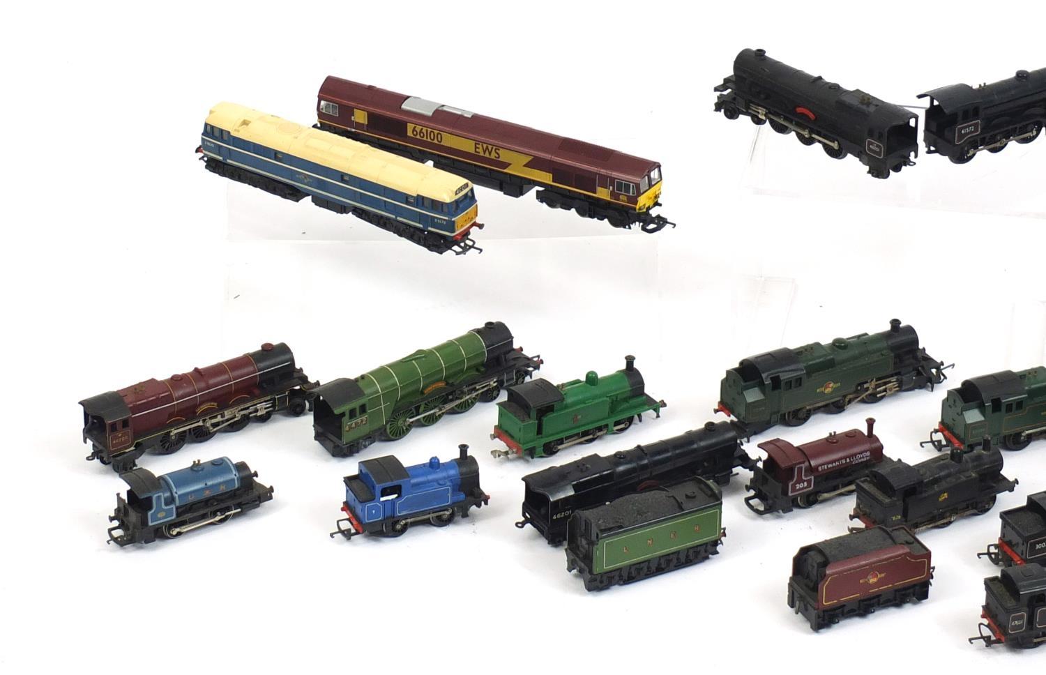 00 gauge model railway, locomotives and diesel engines including Lima, Tri-ang and Hornby : For - Image 5 of 6