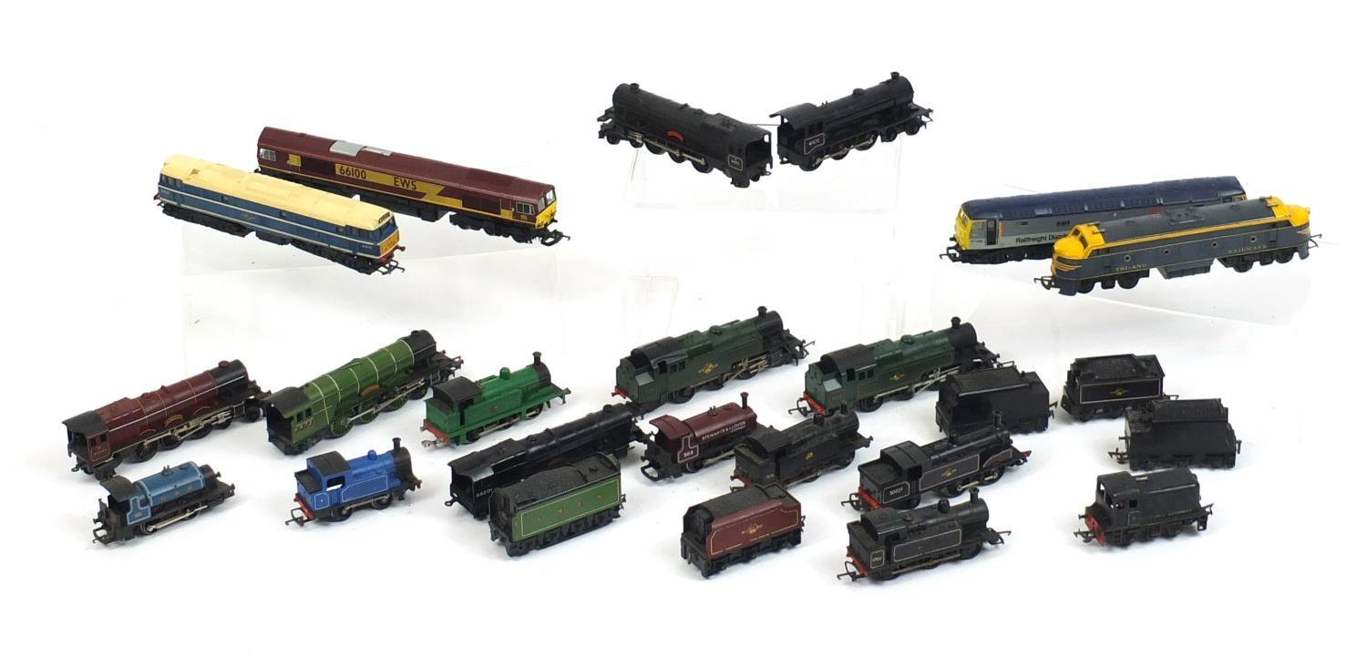 00 gauge model railway, locomotives and diesel engines including Lima, Tri-ang and Hornby : For - Image 4 of 6