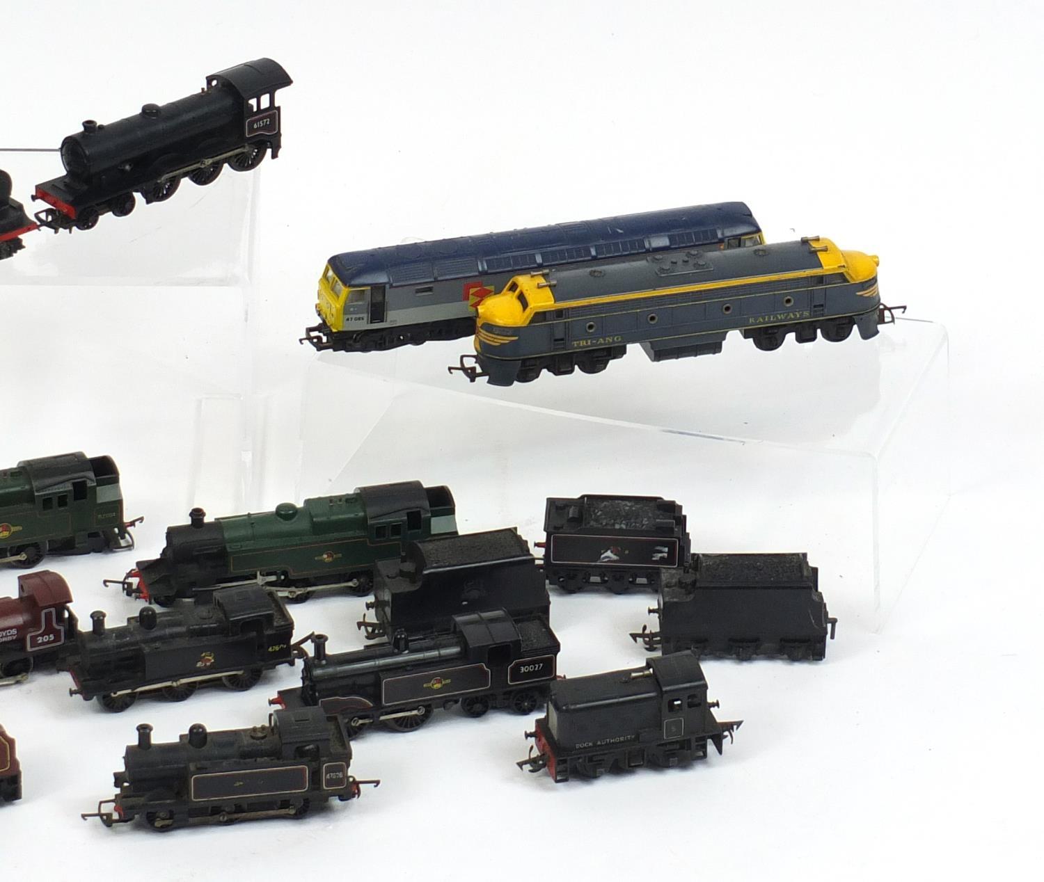 00 gauge model railway, locomotives and diesel engines including Lima, Tri-ang and Hornby : For - Image 3 of 6