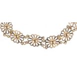 9ct gold flower head design bracelet, 16cm in length, 6.4g : For Further Condition Reports Please