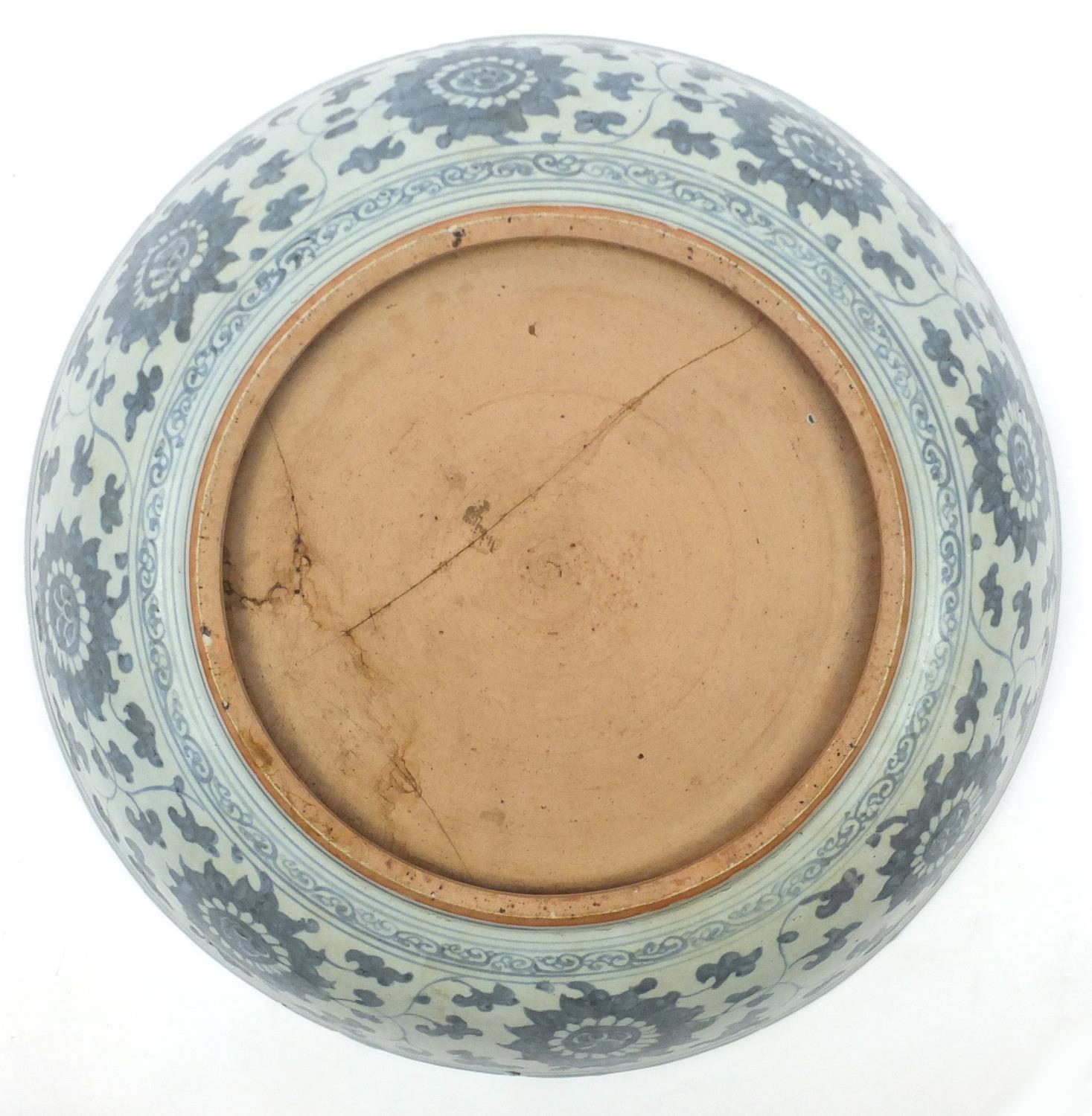 Large Chinese blue and white porcelain charger, hand painted with stylised flower heads amongst - Image 4 of 4