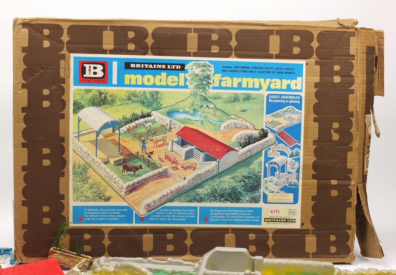 Mostly Britains model farmyard accessories with boxed Britains farmyard number 4711 : For Further - Image 6 of 6