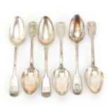 Matched set of six Georgian silver tablespoons, London 1822 and 1825, 22.5cm in length, 315.0g :