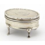 Edwardian oval silver jewel box raised on four feet, by Synyer & Beddoes, Birmingham 1906, 6.5cm