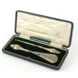 George V silver handled shoehorn and button hook housed in a Houghton & Co fitted velvet and silk