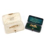 Two Victorian 9ct gold bar brooches including a bow, each with fitted box, the largest 4.5cm in
