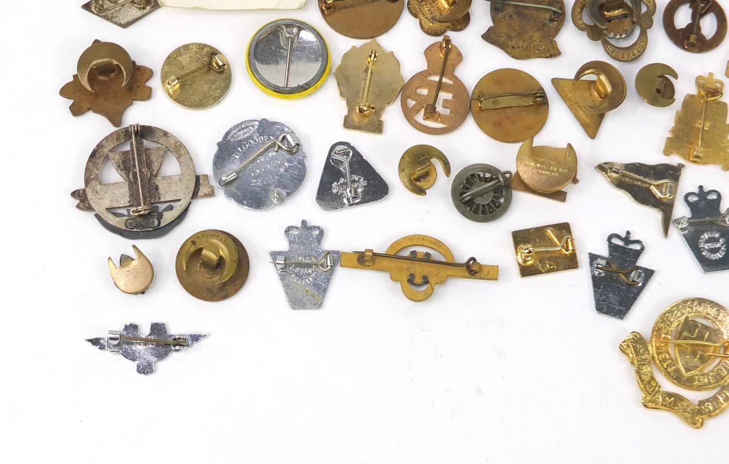 Vintage badges and lapels, some military interest including American World War II sterling silver - Image 9 of 10