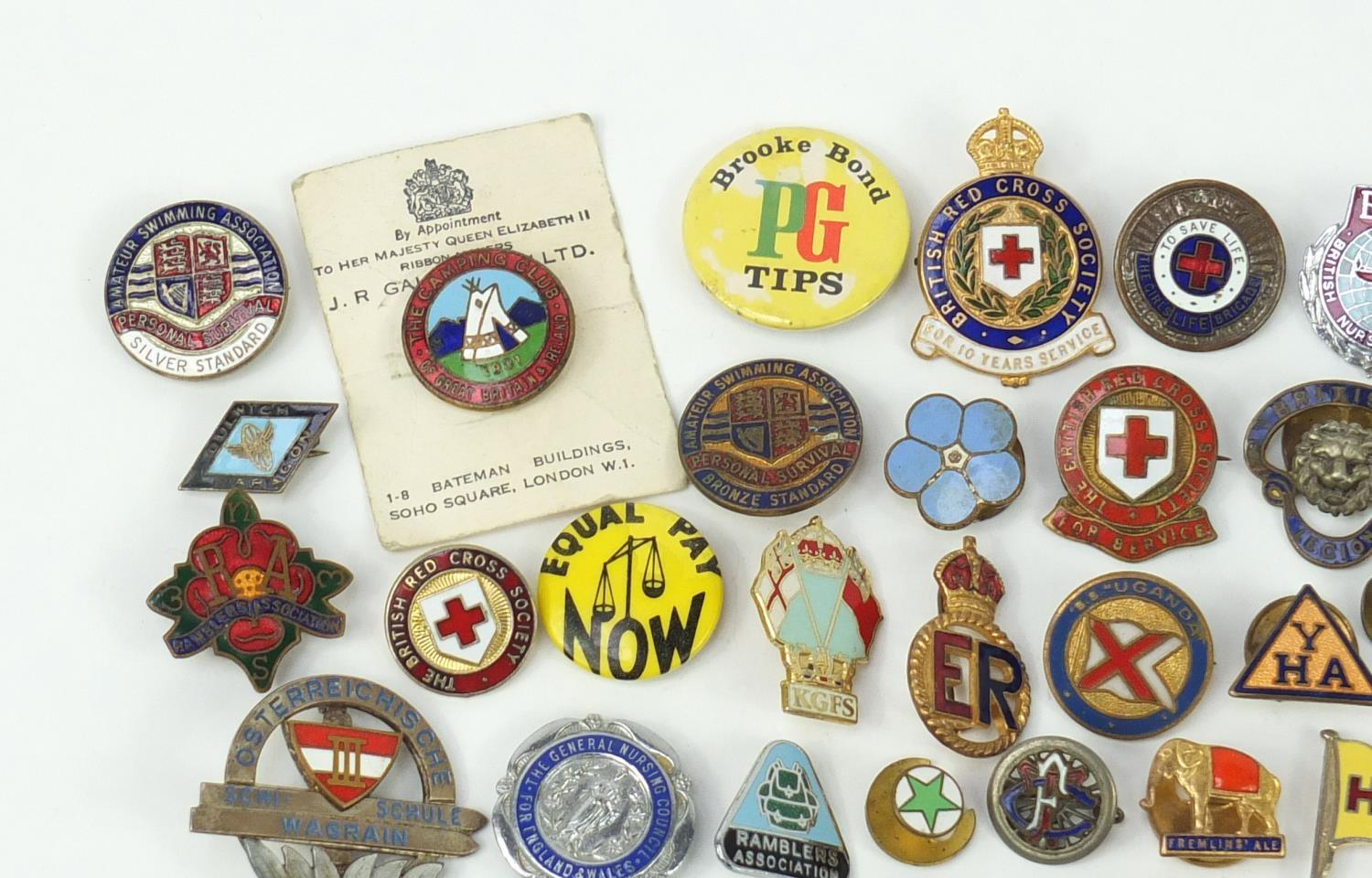 Vintage badges and lapels, some military interest including American World War II sterling silver - Image 2 of 10