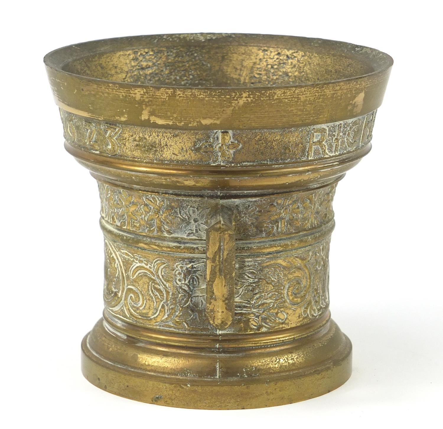 17th century style brass pestle and mortar, decorated with figures and flowers, the mortar 12cm high - Image 5 of 9