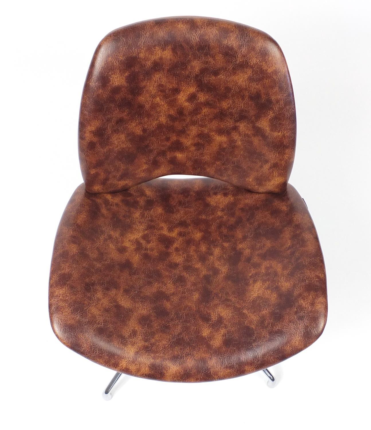 Contemporary Frovi Era swivel chair with leather upholstery, 81cm high :For Further Condition - Image 3 of 5