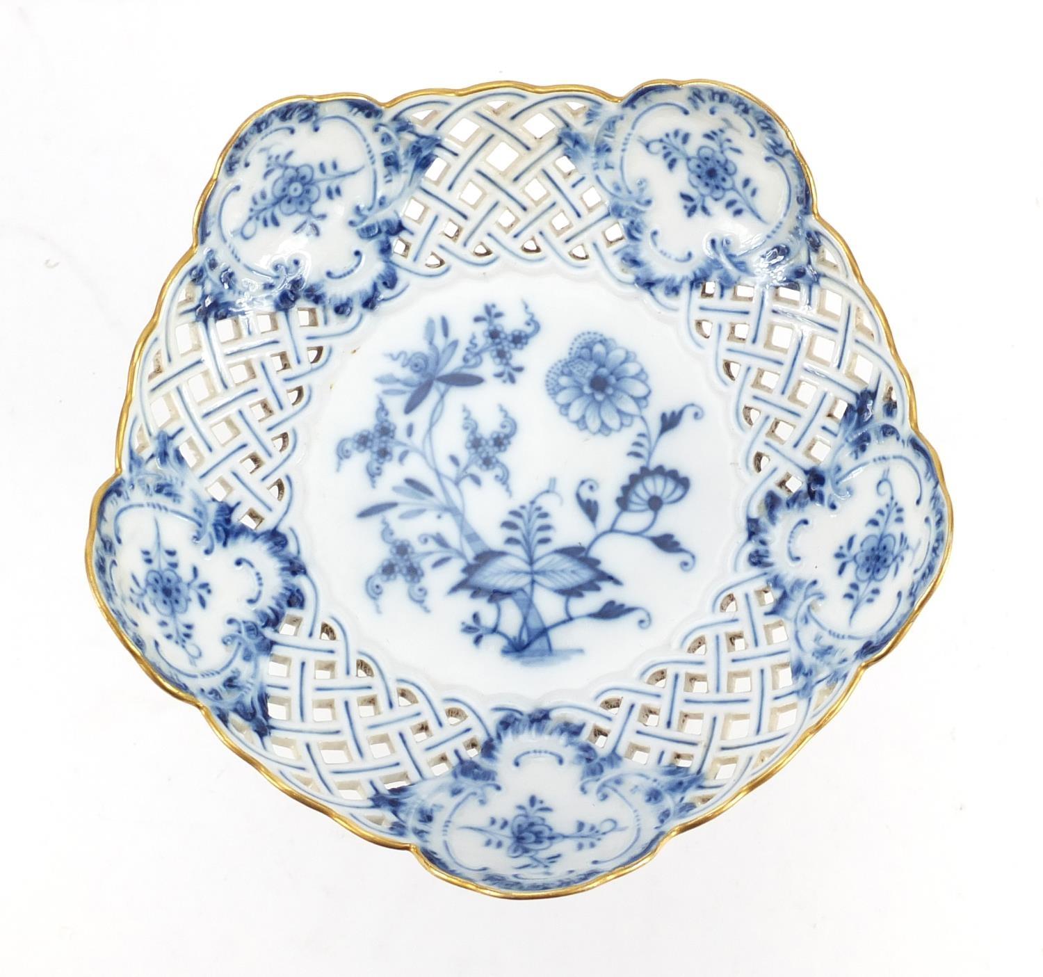 Meissen porcelain pierced tazza, hand painted in the Blue Onion pattern, crossed sword marks to - Image 3 of 7