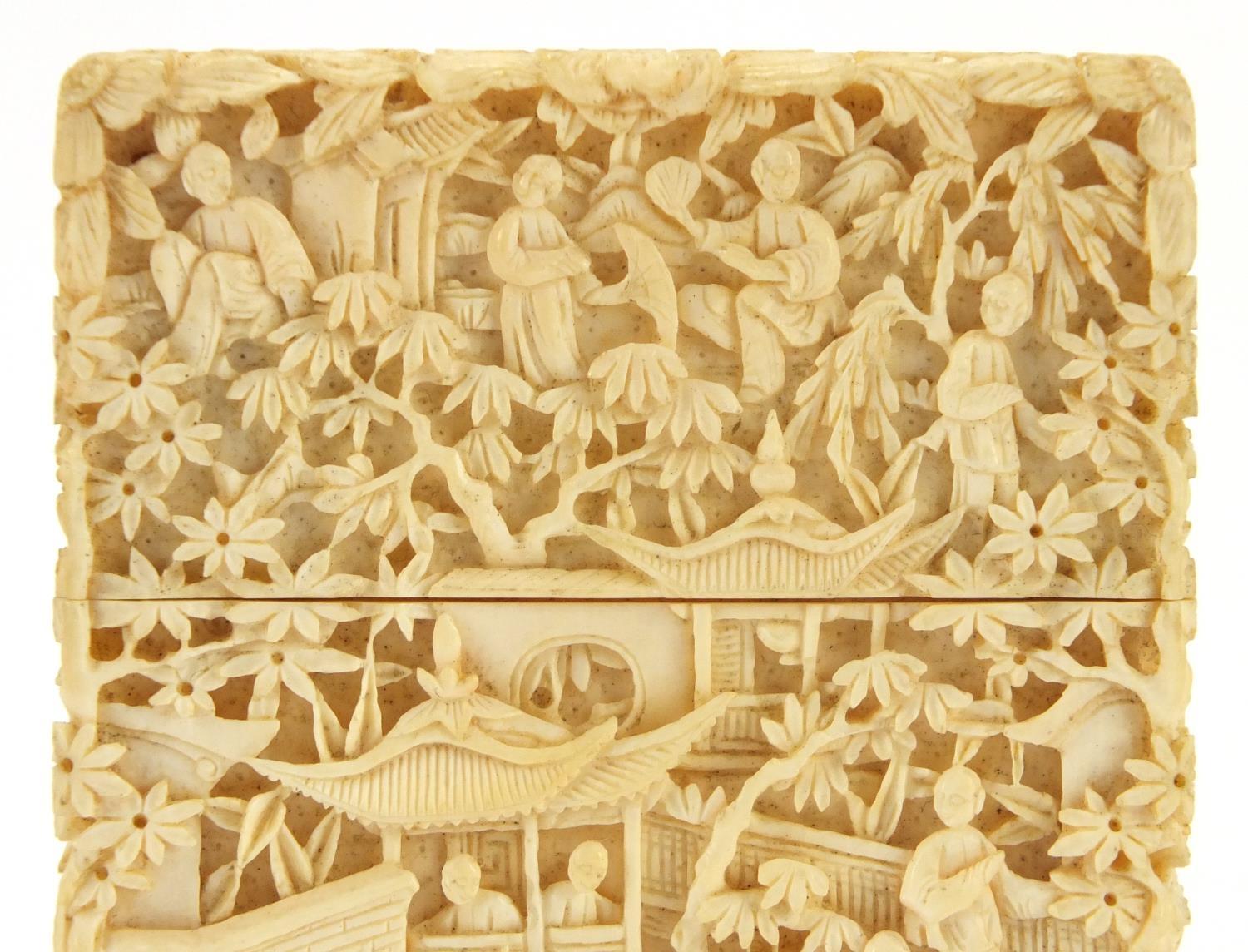 Exceptional Chinese Canton ivory card case, finely and deeply carved with figures crossing bridges - Image 8 of 12