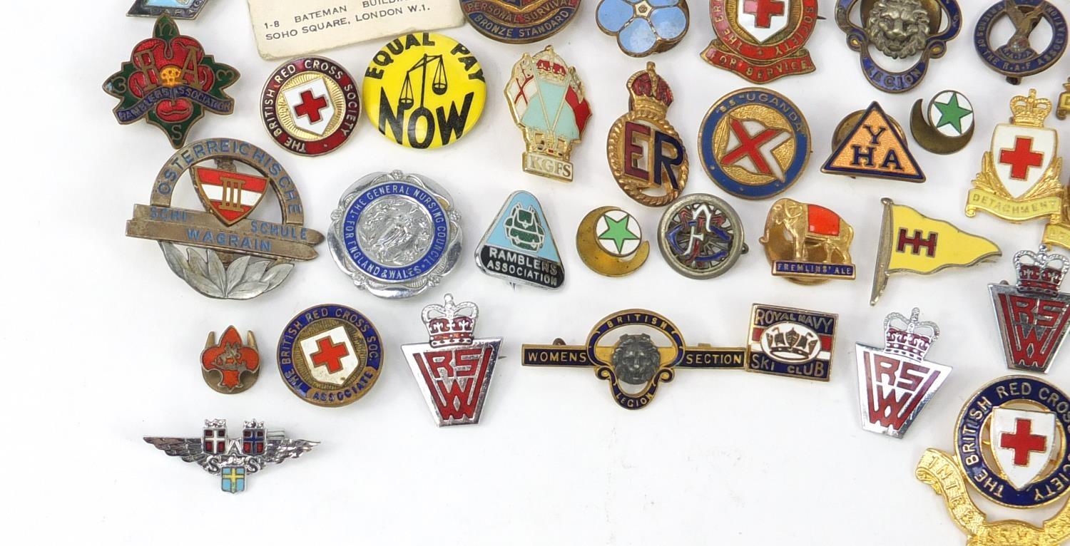 Vintage badges and lapels, some military interest including American World War II sterling silver - Image 4 of 10